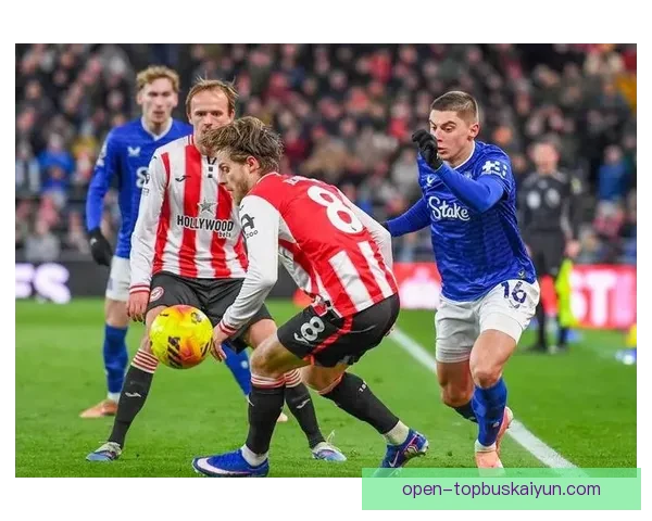 狼队战术调整显著提升防守效率,球队状态持续回暖。 狼队战术调整显著提升防守效率,球队状态持续回暖。